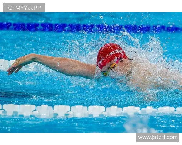 泳池明星闪耀赛场 打破纪录挑战极限展现非凡泳技